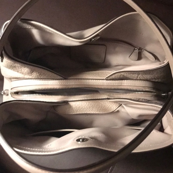 ⭐️ Coach Purse (authentic) ⭐️ open to offers!!! - Picture 3 of 7